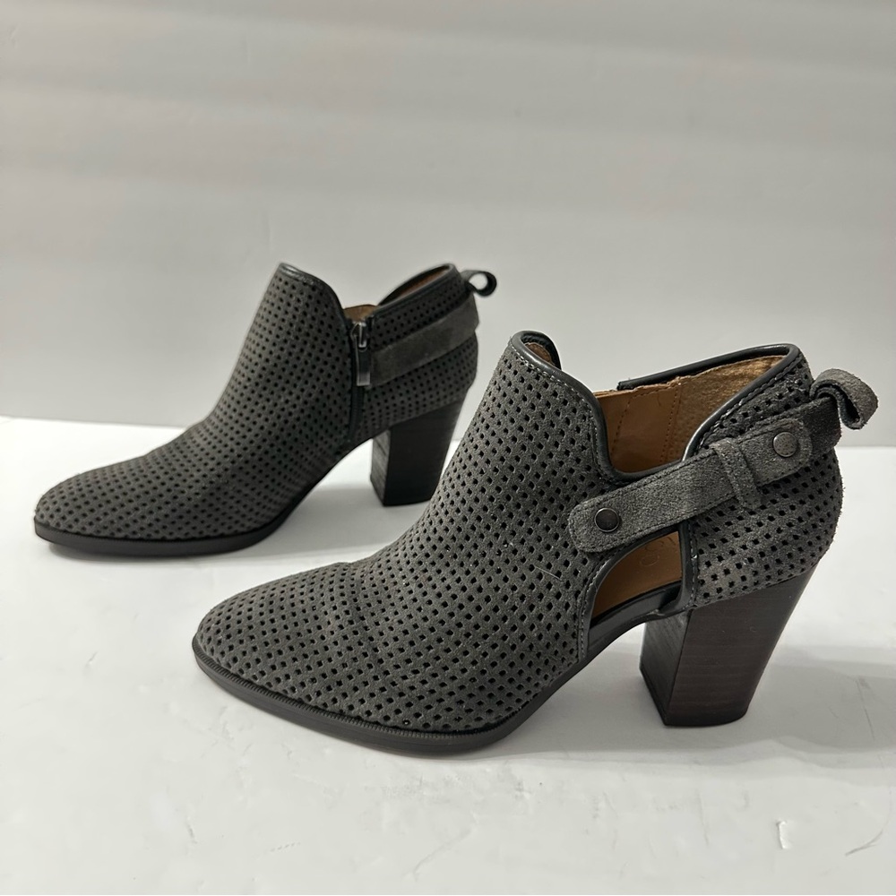 Franco Sarto Dakota Gray Suede Perforated Ankle Booties Block Heel Size 7.5